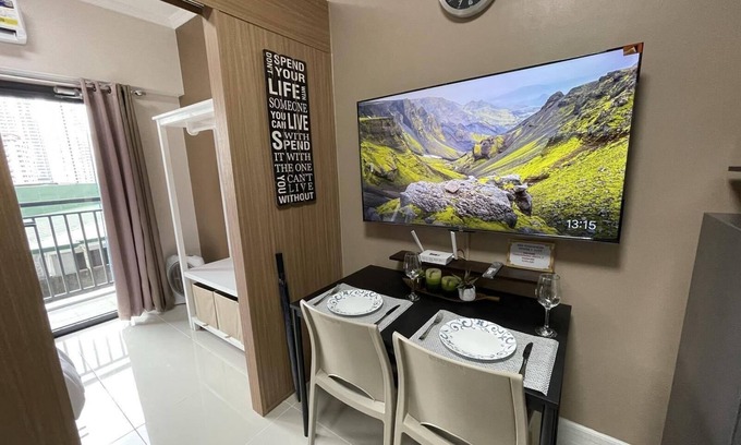 Pio del Pilar Condo | 1 BR Fully Furnished Condo in Makati with Pool and Parking - Red Residences 1131