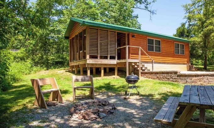Equality Cabin | 1 BR Hot Tub Cabin- Closest Cabins to Garden of the Gods-Shawnee National Forest