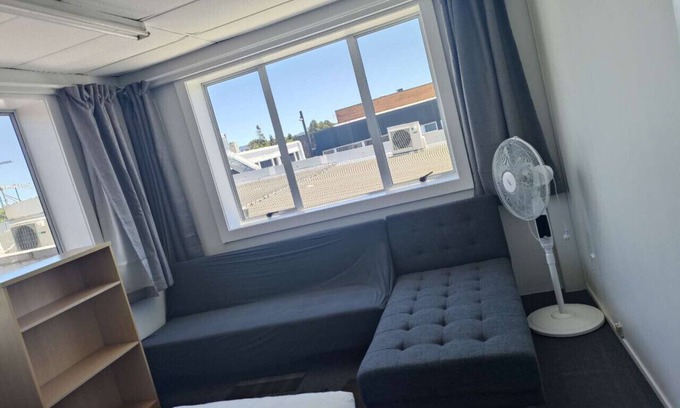 Auckland Apartment | 1 Double 1 Single 2 Sofa Beds Suite 2