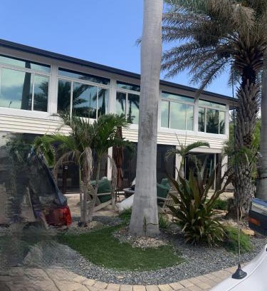 Mid Island House | #1 Island Hideaway PICK ME!