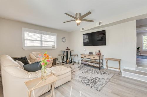 South Pensacola House | 1 Mi to Dtwn Home with Furnished Patio in Pensacola