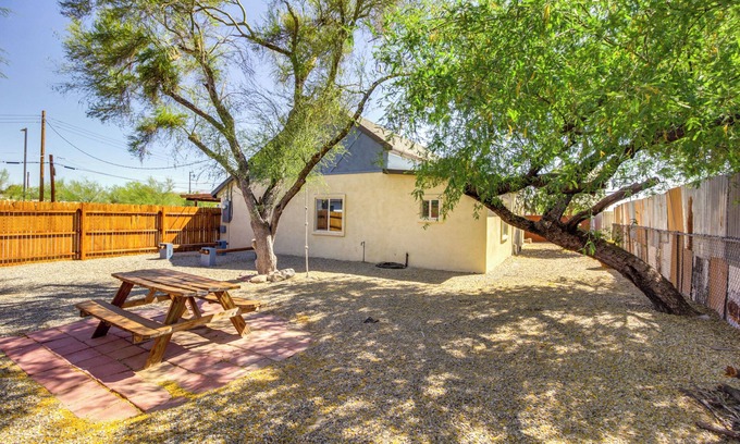 Menlo Park House | 1 Mi to Dtwn Tucson: Home w/Fenced-In Yard