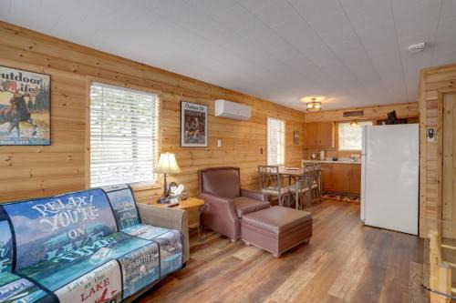 Greers Ferry House | 1 Mi to Greers Ferry Lake Cabin with Pool Access