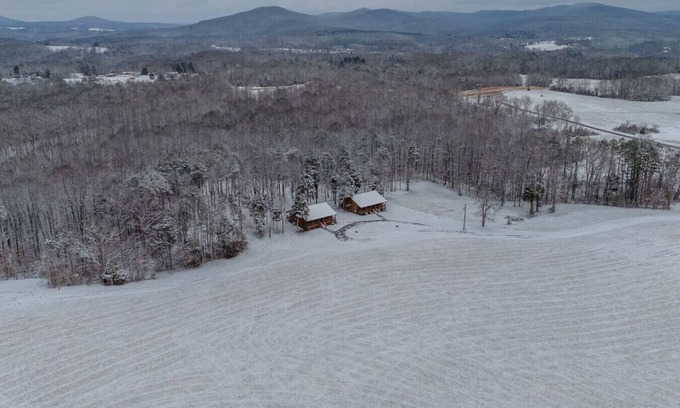 Byrdstown Cabin | 1 Mile from Dale Hollow Lake 4 Private Bedrooms Wifi Fire Pit Secluded