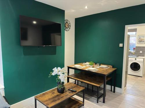 Anfield House | 1 min from Anfield Stadium 3 Car Parking Spots