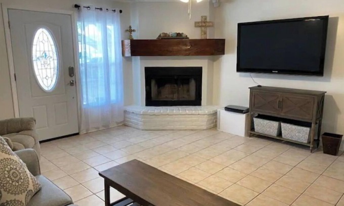 Scott House | 1 minute from I-10