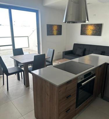 Tal-Ghoqod Apartment | 1 Room in a shared 3 bedrrom apartment in Swieqi 10 mins away from Paceville and beach