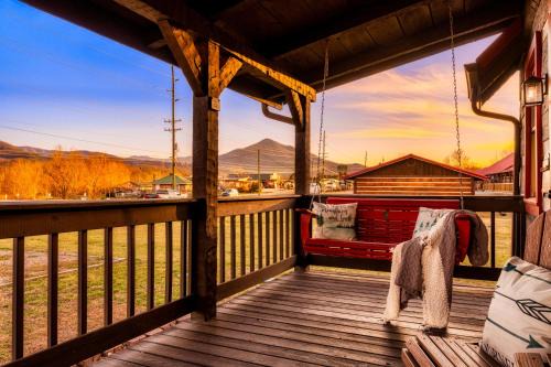 Gatlinburg - Pigeon Forge House | #1 Smokies Cabin! Fall VIEWS, Game Rm, FirePit