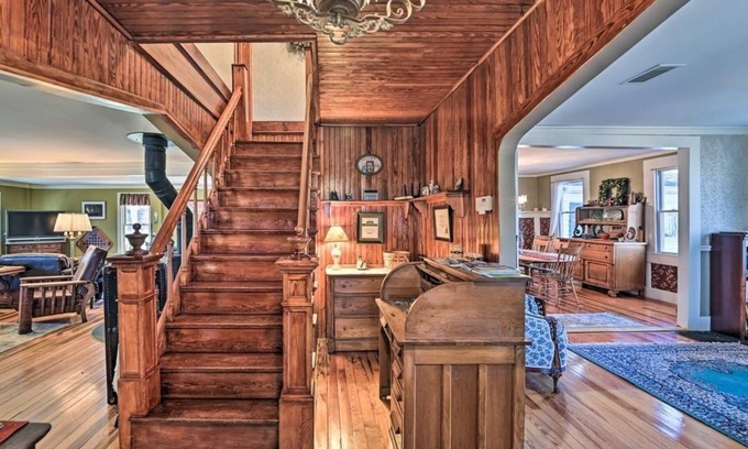 Olmstedville House | 10 Mi To Gore Mountain: Home In Adirondack Park 5 Bedroom Home