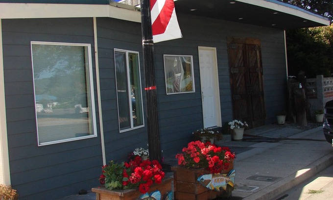 Lakeside House | 10 Mile Lake Home 4 bedroom 2 1/2 bath sleeps 10. Ride ATV;s to dunes from home