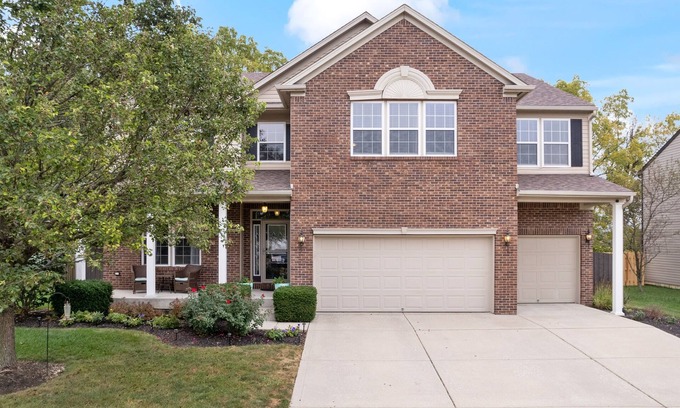 Westfield House | 10 Min to Grand Park/3 Car Garage/Office