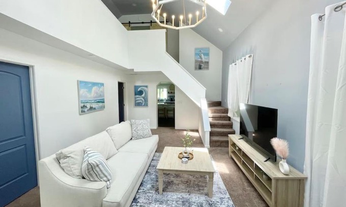 Indianapolis House | 10 min to Speedway Large Home Desirable Area