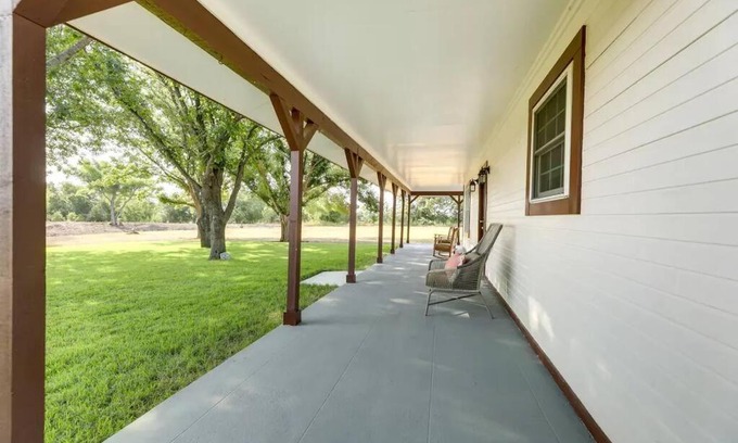 Coupland House | 10 mins to Samsung Taylor -Home in Coupland, Texa