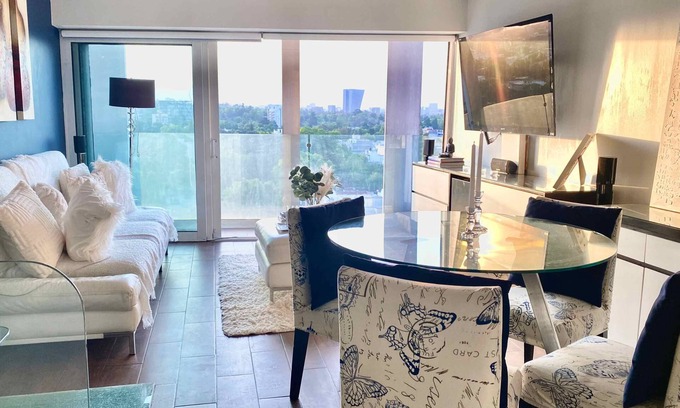 San Miguel Chapultepec Apartment | 10 minutes walking distance to Chapultepec! 2 floor apartment with balcony