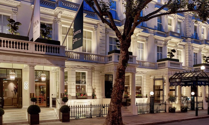 South Kensington Hotel | 100 Queen's Gate Hotel London Kensington, Curio Collection by Hilton
