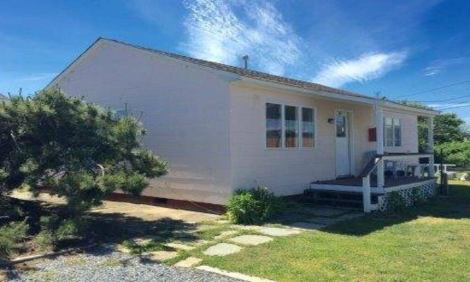 Montauk Cottage | 1000 Feet From Our Door Step To The Atlantic Ocean