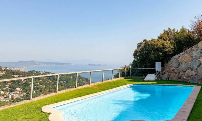 Begur Other | 105 m² Accommodation ∙ 3 bedrooms ∙ 6 guests