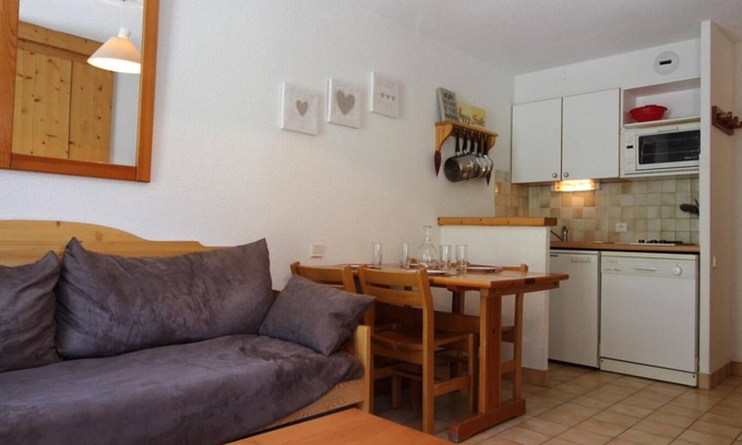 Lanslevillard Apartment | 10m from ski slopes, 2nd floor, balcony, tv, ski locker, 25m², Val Cenis