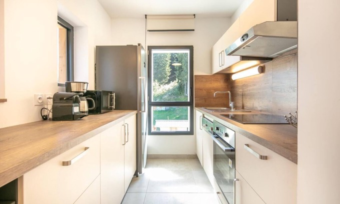 Prapoutel Apartment | 10m from ski slopes, parking, tv, ski locker, 102m², Les 7 Laux