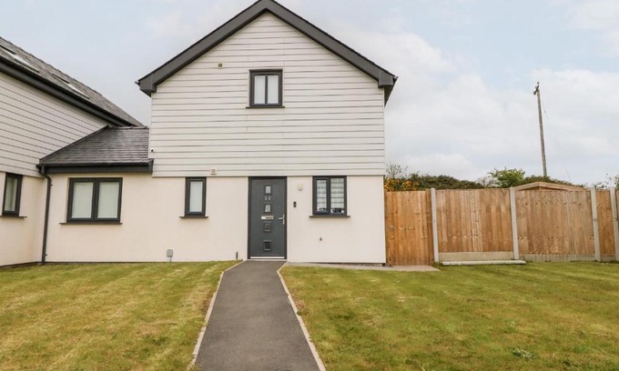 Brynteg House | 11 Parc Delfryn