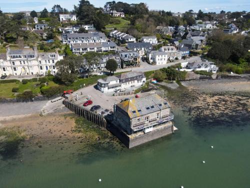 Rock House | 11 Slipway