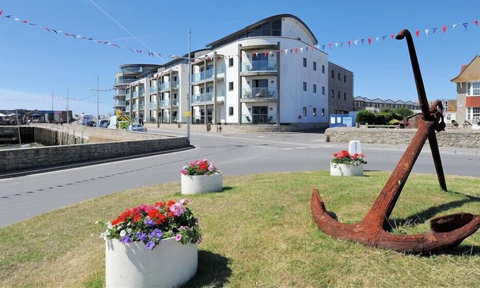 West Bay Apartment | 11 THE BOARDWALK, family friendly, with a garden in West Bay