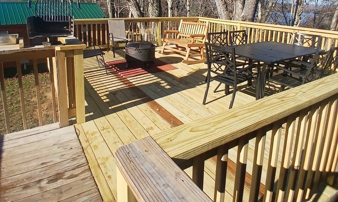 Logan Cabin | 116) Robin Log Cabin. Close to Hocking Hills State Park and more!