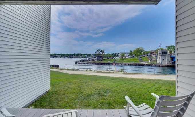 Charlevoix House | 118D Edgewater Inn