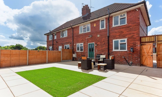 Bramley House | 12 Broadlea Rd
