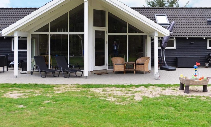 Havneby House | 12 person holiday home in R m