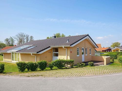 Lensterstrand House | 12 person holiday home in GROEMITZ