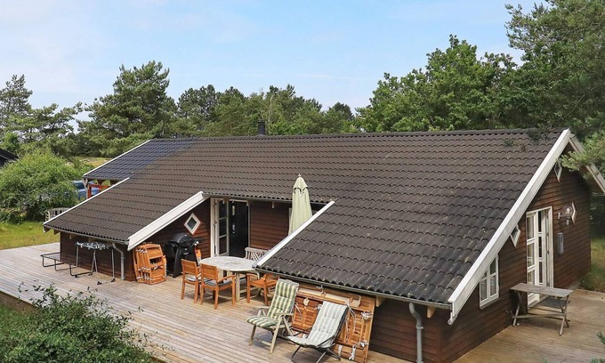 Vestero Havn House | 12 person holiday home in Læsø