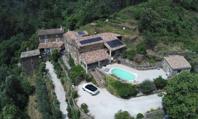 Le Martinet House | 12-person house with swimming pool, covered terrace, barbecue, shops nearby