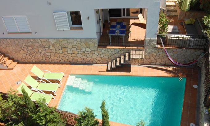 Pals Apartment | 120 m² Apartment ∙ 3 bedrooms ∙ 4 guests