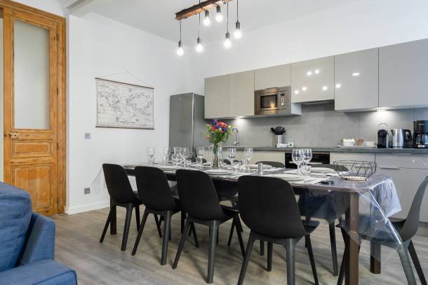 Prefecture Apartment | 120 m² Apartment ∙ 4 bedrooms ∙ 8 guests