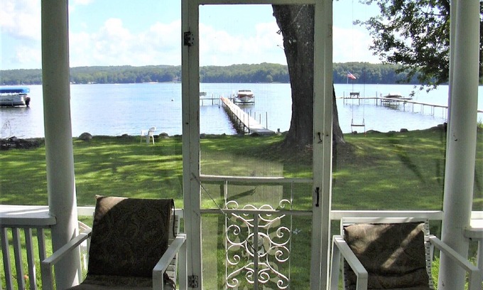 Ashville Cottage | 125 Ft of Lake Frontage - 5 Bedrooms, 2 Bathrooms