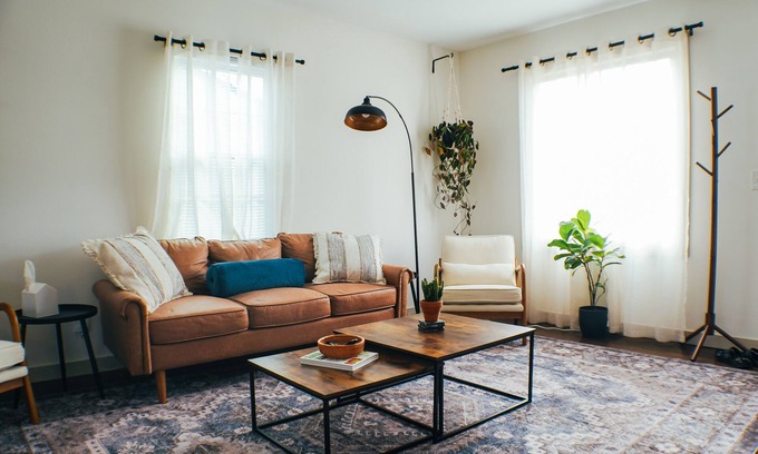 Urbandale Nations House | ~13 min to Broadway ~ Bright & Comfy West Nash Retreat