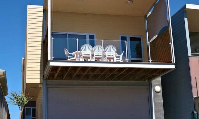 Hayborough House | 13 Seagull Avenue, Chiton