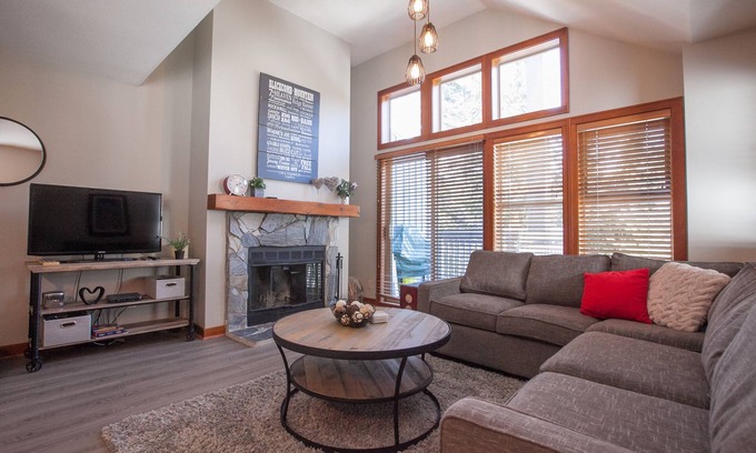 Blackcomb House | #13 Treeline Stylish 3 bedroom townhome located slope side on Blackcomb Mountain