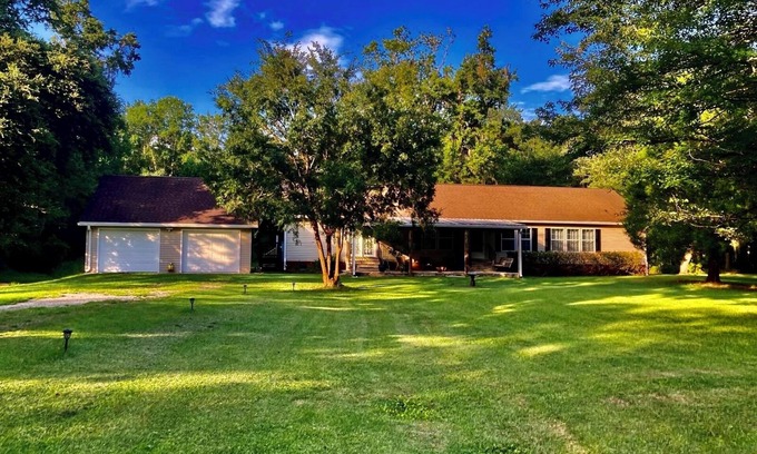 Wadmalaw Island House | 14-Acre Scenic Home in Low County of Wadmalaw Island w/Private Par 3 Golf Hole