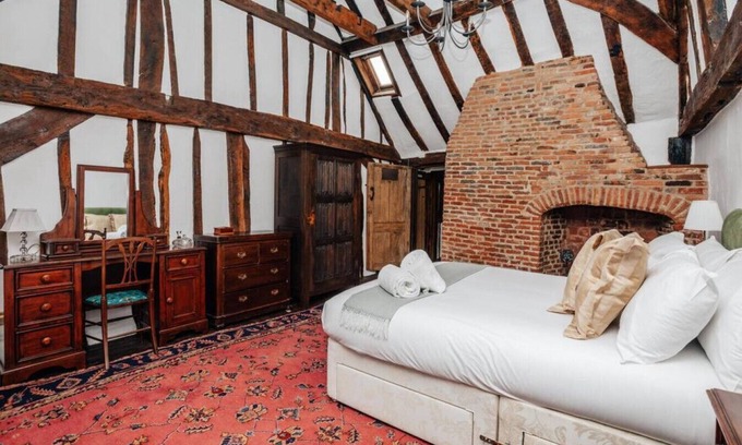 Henley-on-Thames House | 1400 Cottage An Enchanting Unique Stay - From 120 Per Night