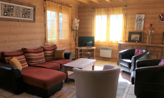 Saint-Gervais-les-Bains Ski Chalet | 140m² Chalet in Saint-Gervais, 6 ppl, 3 rooms, pets allowed, garage
