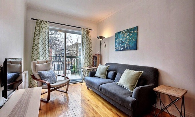 Rosemont-La Petite-Patrie Apartment | #141 Bright,Comfortable & Renovated APT in Rosemont