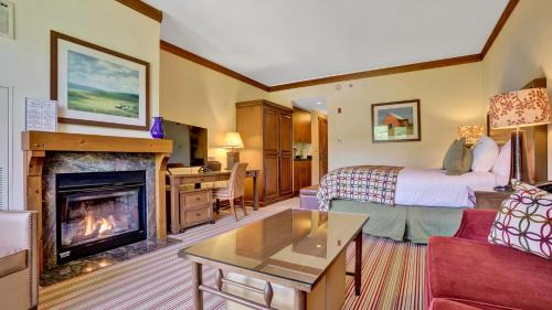 Stowe Area Resort | 1428 Lodge At Spruce Peak Ski In Ski In Ski Out King Studio By Stowe Mountain Rentals
