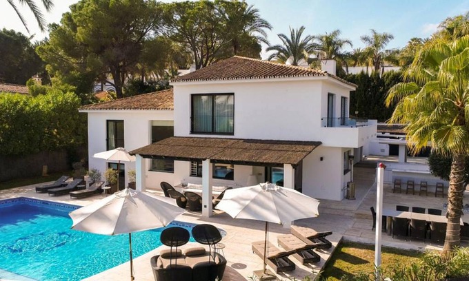 Nueva Andalucia Villa | 1450 m² Villa ∙ 5 bedrooms ∙ 12 guests