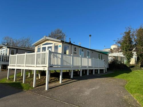 Exmouth Cabin | 15 Ivy Close, 3 Bedroom Caravan, Pet Friendly