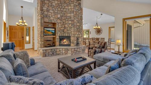 Deer Park House | 15 Lassen Ln home