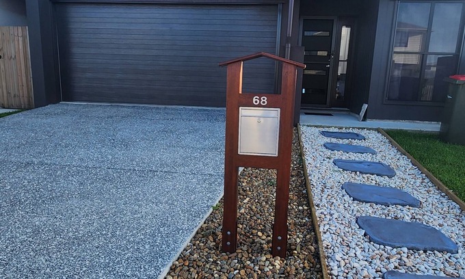 Bells Creek House | 15 minutes to Australia Zoo.nClose to the beachesnCentral location.