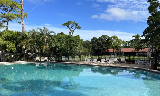 Gulf Gate Estates Villa | 15 Minutes to Siesta Key Beach & Fabulous Community Pool!