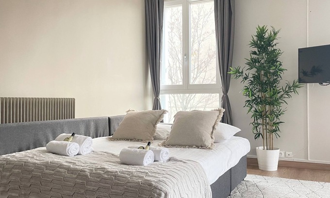 Pere Lachaise Apartment | 1593 Charonne
